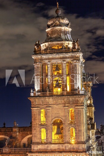 Bild på Metropolitan Cathedral Steeple Bells Statues Zocalo Mexico City